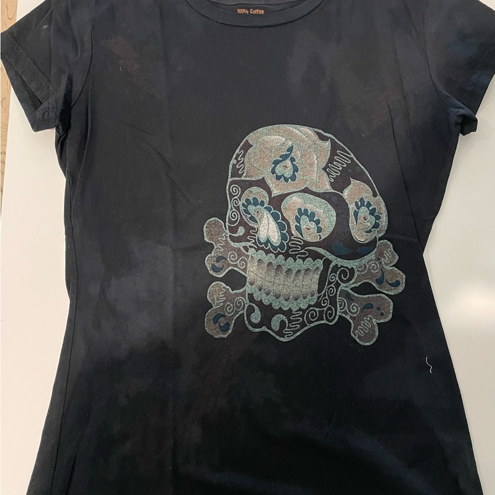 NWOT Grail skull printed tee .